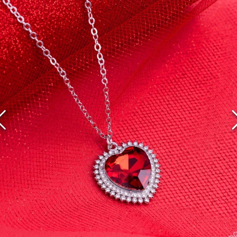 Sweethearts Stroll Red Necklace HEART ❤️